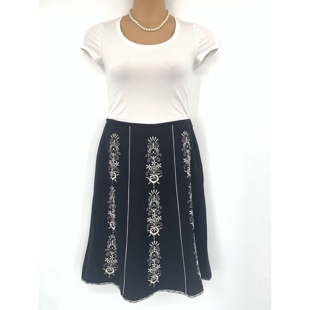 LOFT‎ Black Fully Lined w/ White Embriodered Flowers A-Line Women's Skirt Size 8